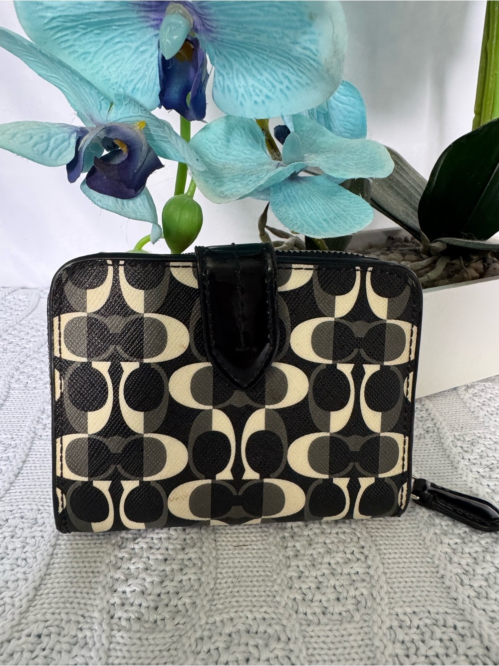 Coach Peyton EUC med dual sided wallet